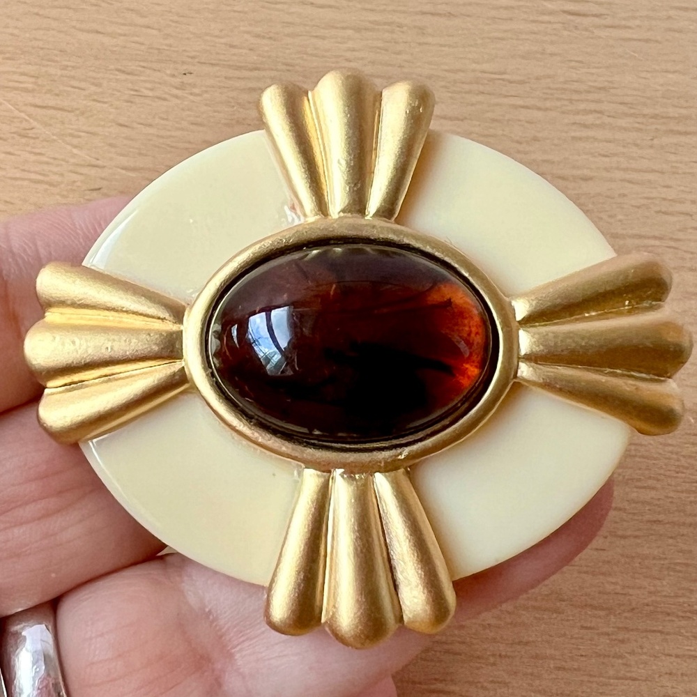 VINTAGE YSL YVES SAINT LAURENT CREAM TORTOISE MALTESE CROSS BROOCH PIN STATEMENT - Picture 4 of 16